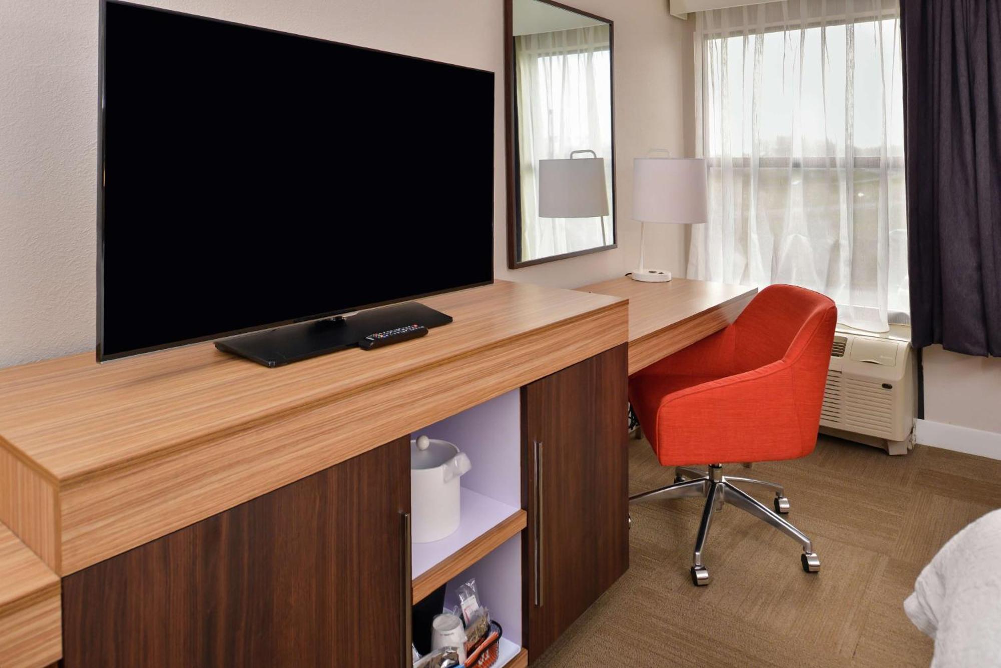Hampton Inn Greensboro East / Mcleansville Экстерьер фото
