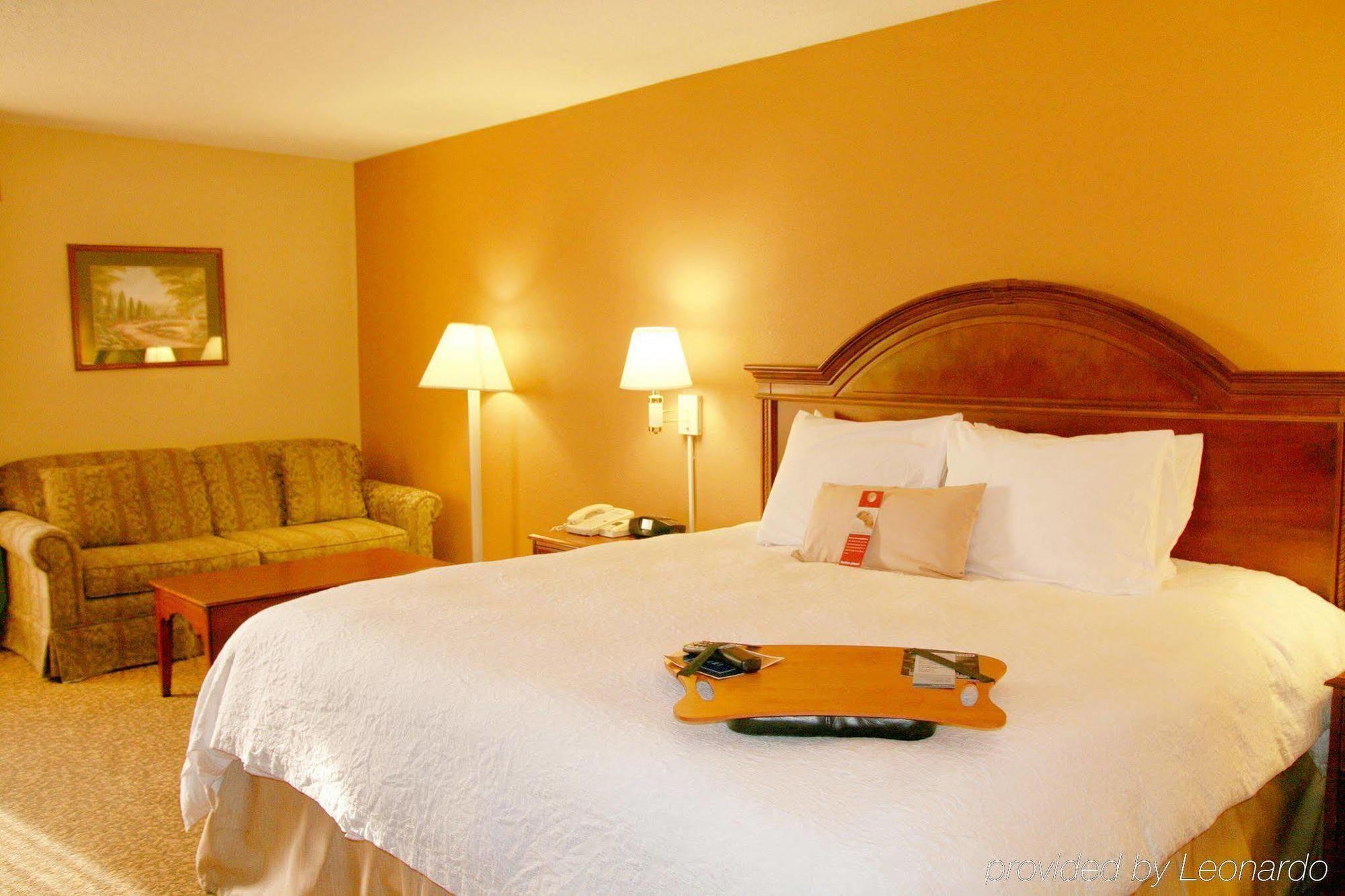 Hampton Inn Greensboro East / Mcleansville Номер фото